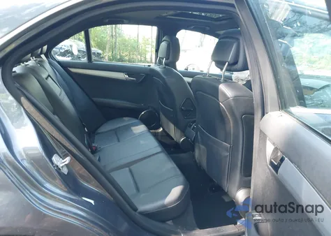 2008 Mercedes-Benz C 300 Luxury/Sport z USA, uszkodzony, nr VIN WDDGF54X98F082178